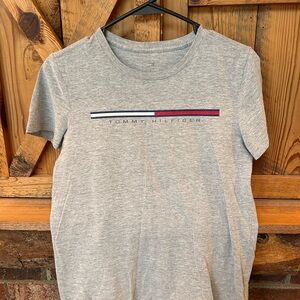 Women’s Tommy Hilfiger Heather Gray Tee with Logo Y2K vintage